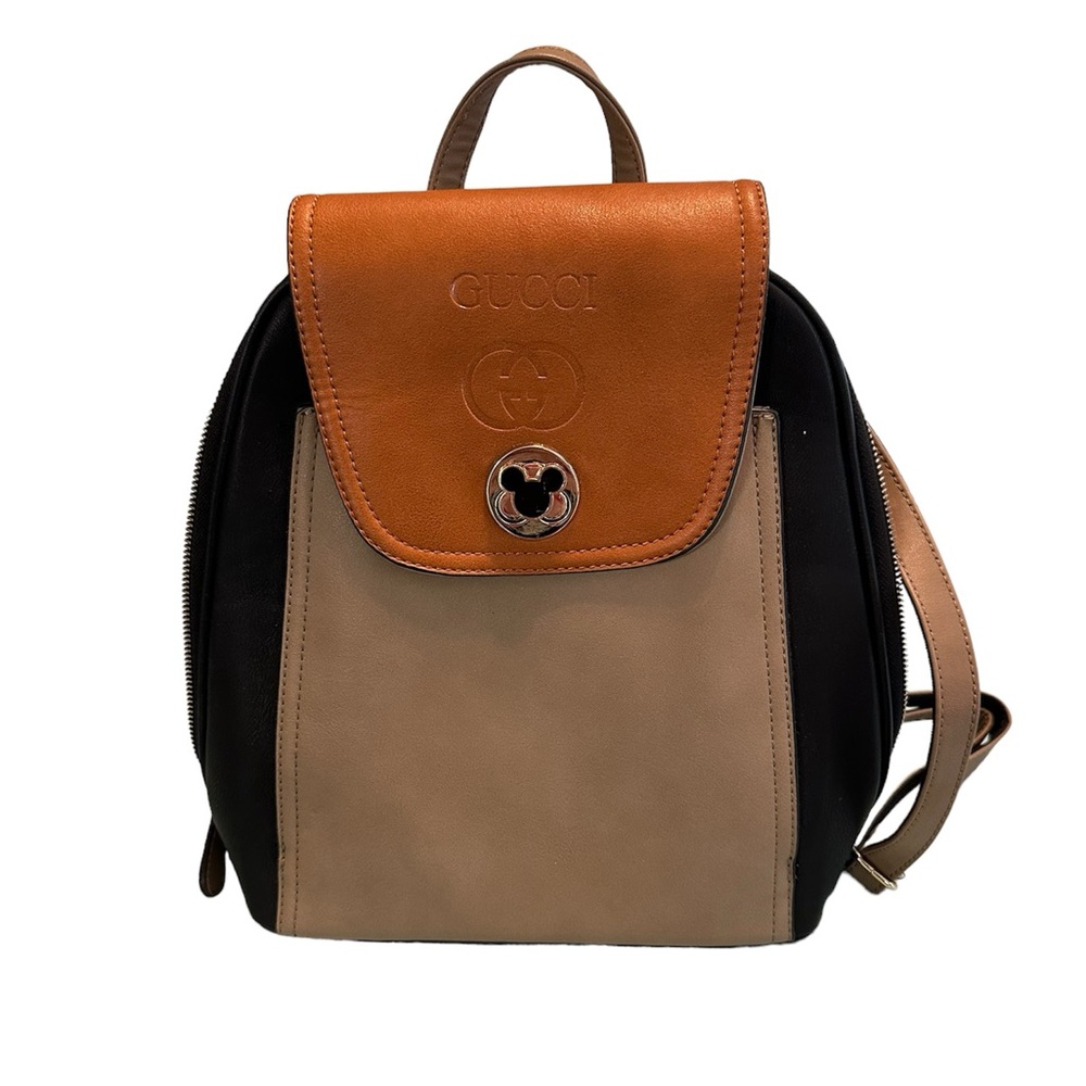NON authentic mini backpack “Gucci” written on the front.